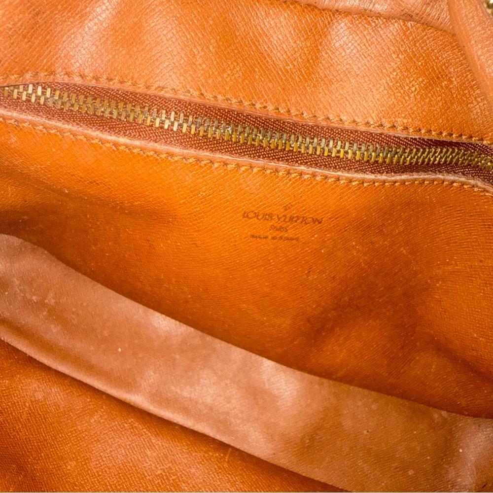 AUTHENTIC Louis Vuitton Trocadero 27 Crossbody Bag - Picture 14 of 16